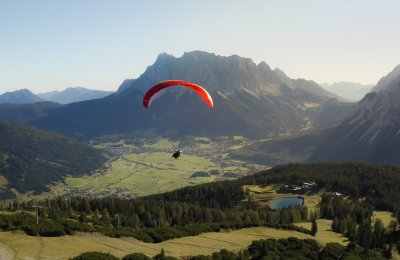 Tandemfliegen vom Grubigstein, mit Ausblick auf die Zugspitze